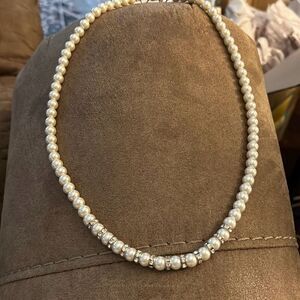VINTAGE FAUX PEARL NECKLACE W/ CZ & SILVER TONE ACCENTS. W/LOBSTER CLASP‎